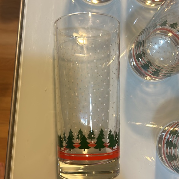 Set of 6 vintage Christmas holiday trees falling snow highball glasses - Picture 3 of 6